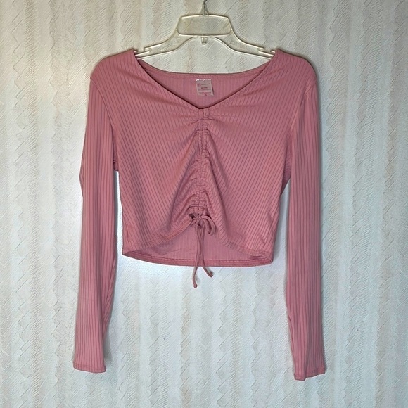 ❤️ 🆕 NO BOUNDARY Pink Ribbed Crop Top Size M - Picture 2 of 4